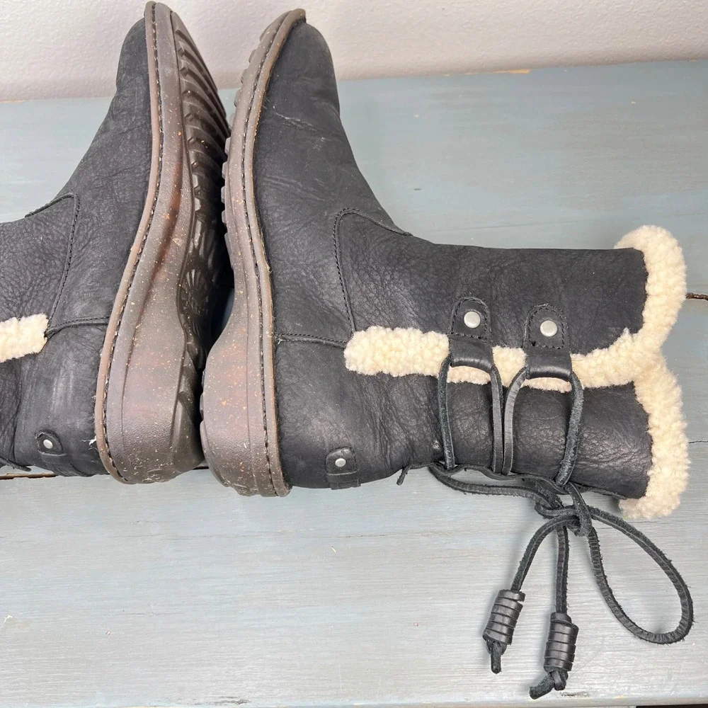 UGG Simmens Black Leather Shearling Lined Winter Boots 1007760 Womens 8